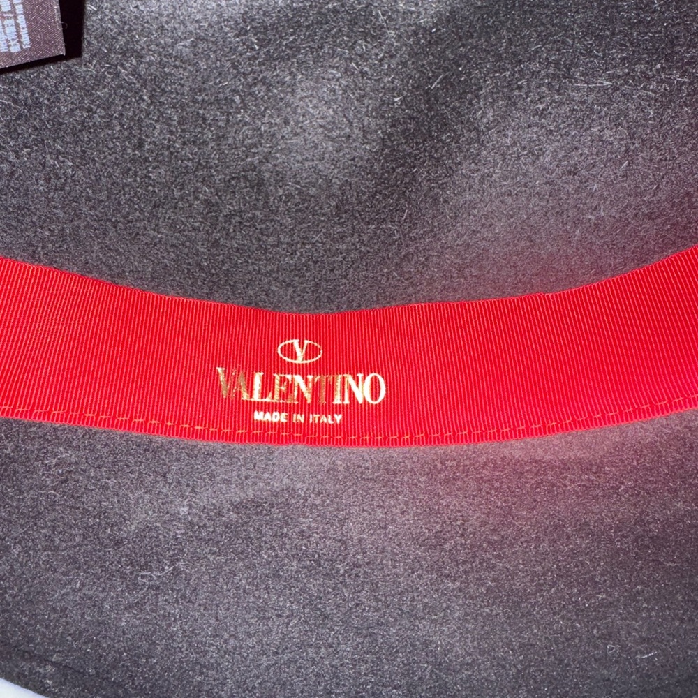 Valentino Garavani Black Hat with Gold Logo - Picture 3 of 5